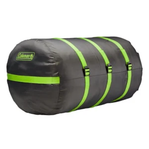 Bolso de compresión Coleman color camo, ideal para camping, trekking y actividades outdoor, compacto y resistente al desgaste.