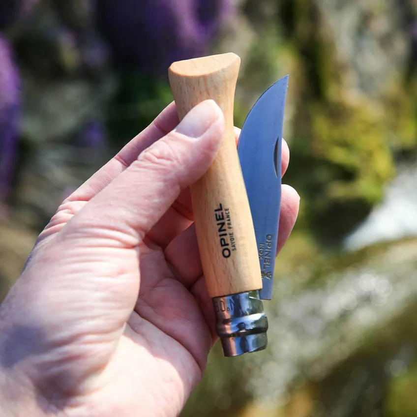 Cuchillo Opinel N°9 plegado con mango de haya y sistema Virobloc
